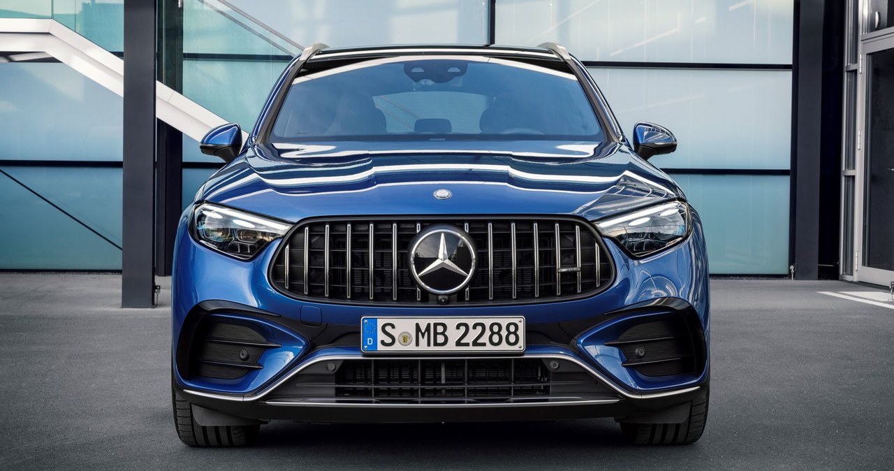 Mercedesa-AMG GLC 43 w ruch wprawia dwulitrowy, czterocylindrowy silnik generujący 421 KM. /materiały prasowe