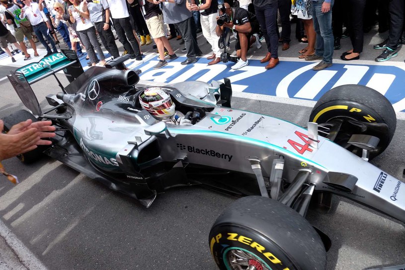 Mercedesy kolejny sezon dominują na torach F1 /AFP