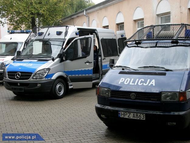 Mercedesy zastąpią wysłużone volkswageny /Policja