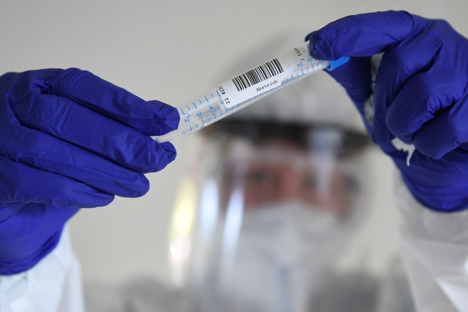 Merkel przedstawiła dalsze wytyczne walki z koronawirusem. /Philipp Guelland /PAP/EPA