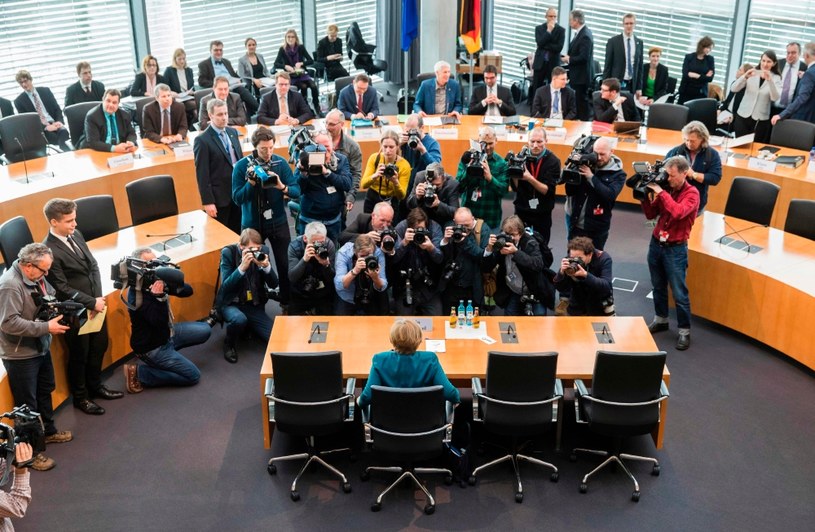 Merkel tłumaczyła się w niemieckim parlamencie /AFP