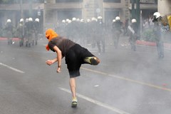 Merkel w Grecji. Protesty na ulicach Aten