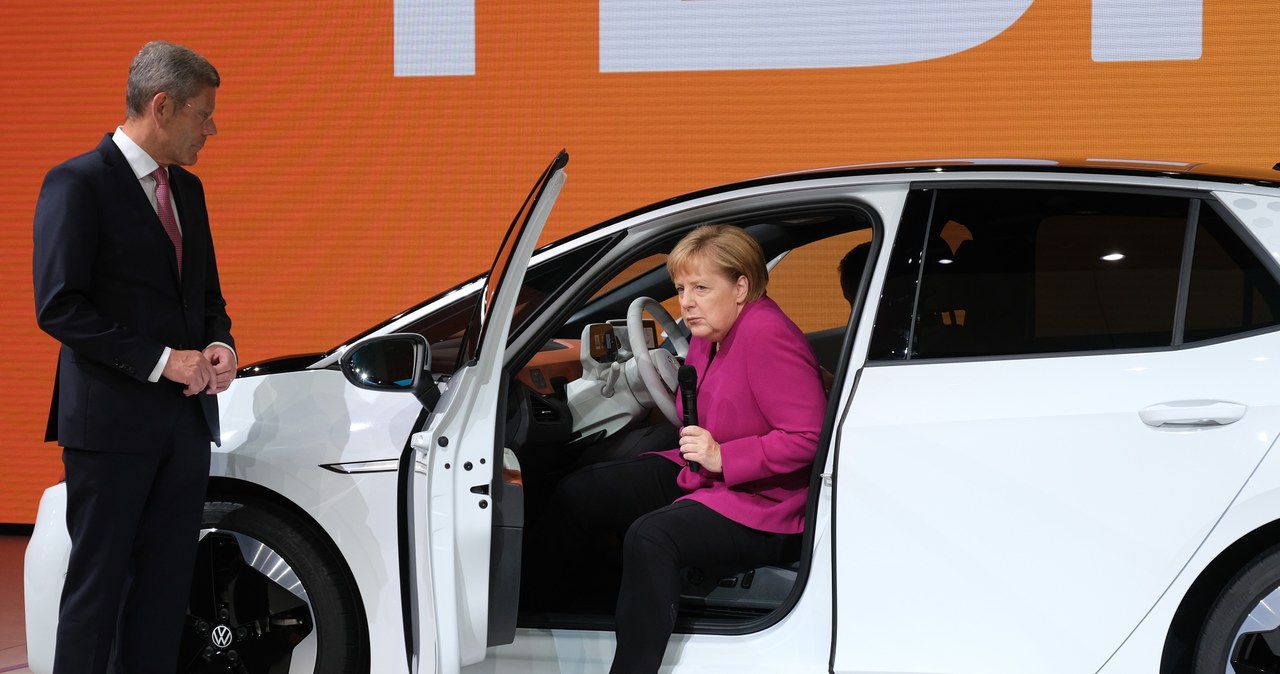 Merkel zamierza wspierać rozwój elektromobilności /Getty Images