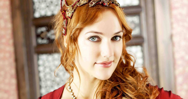 Meryem Uzerli jako Hurrem we "Wspaniałym stuleciu" /materiały prasowe