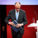 Merz wygwizdany podczas przemówienia. Nawoływał do "wzięcia się w garść"