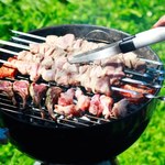 Męskie grillowanie. Jaki grill na majówkę?