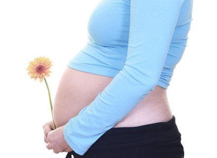 Męskie i żeńskie płody odpowiadają na stres podczas ciąży /ThetaXstock