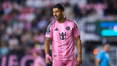 Messi i spółka na kolanach. Skandaliczny wyczyn Suareza