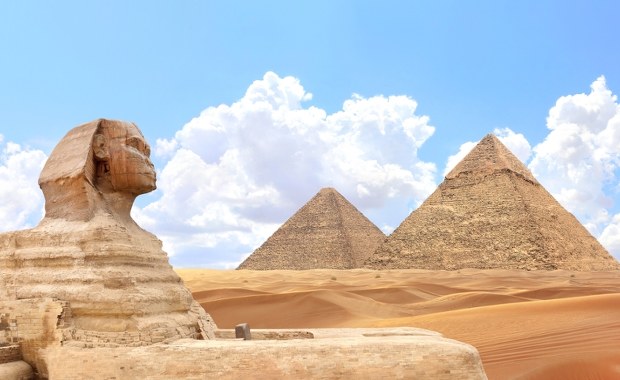 Messi na egipskim cmentarzu. Znaleźli rzeźbę sprzed 4 tysięcy lat.