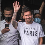 Messi powitany na podparyskim lotnisku jak bohater