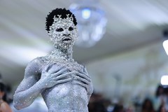 Met Gala 2023: Jared Leto jako kot, Lil Nas X w masce z klejnotami