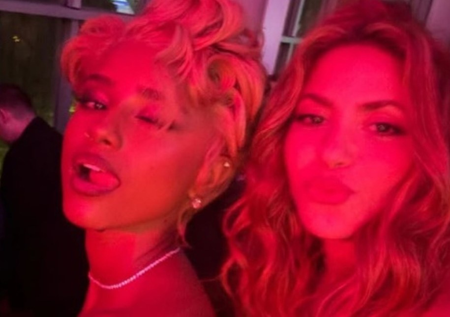 Met Gala 2025. Tyla pozuje wraz z Shakirą, łamiąc zasadę Anny Wintour /Instagram