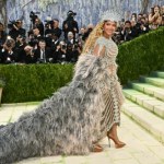 MET Gala Met Gala 2026: "Biomorficzny szkielet", kreacje z kabli i mchu oraz z taśmy filmowej