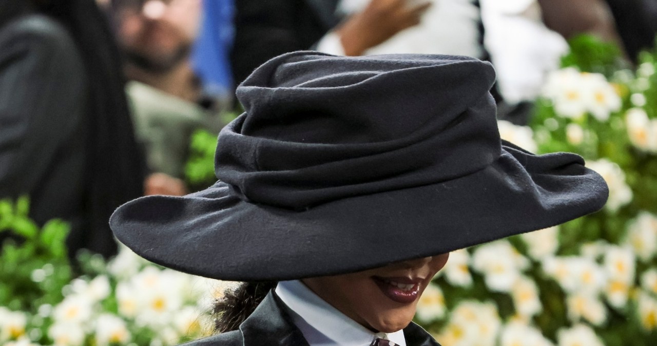 MET Gala. Rihanna na niebieskim dywanie