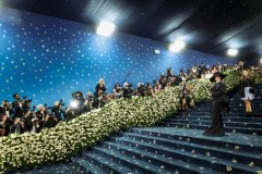 MET Gala. Rihanna na niebieskim dywanie