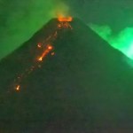 Meteor przeleciał nad wulkanem w trakcie erupcji. Niezwykłe nagrania