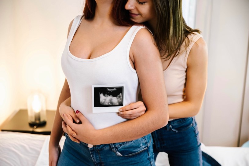 Metoda in vitro wciąż budzi wiele pytań i kontrowersji /123RF/PICSEL