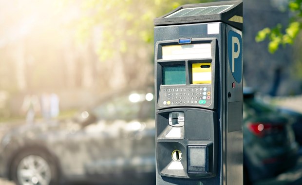 Metropolia Śląska stawia na słońce. Nowe biletomaty już działają