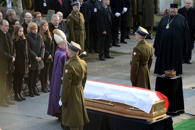 Metropolita gdański abp Sławoj Leszek Głódź oraz ordynariusz Prawosławnej Diecezji Lubelsko-Chełmskiej abp Abel podczas uroczystości pogrzebowych Józefa Oleksego na Cmentarzu Wojskowym na Powązkach w Warszawie /Jacek Turczyk /PAP