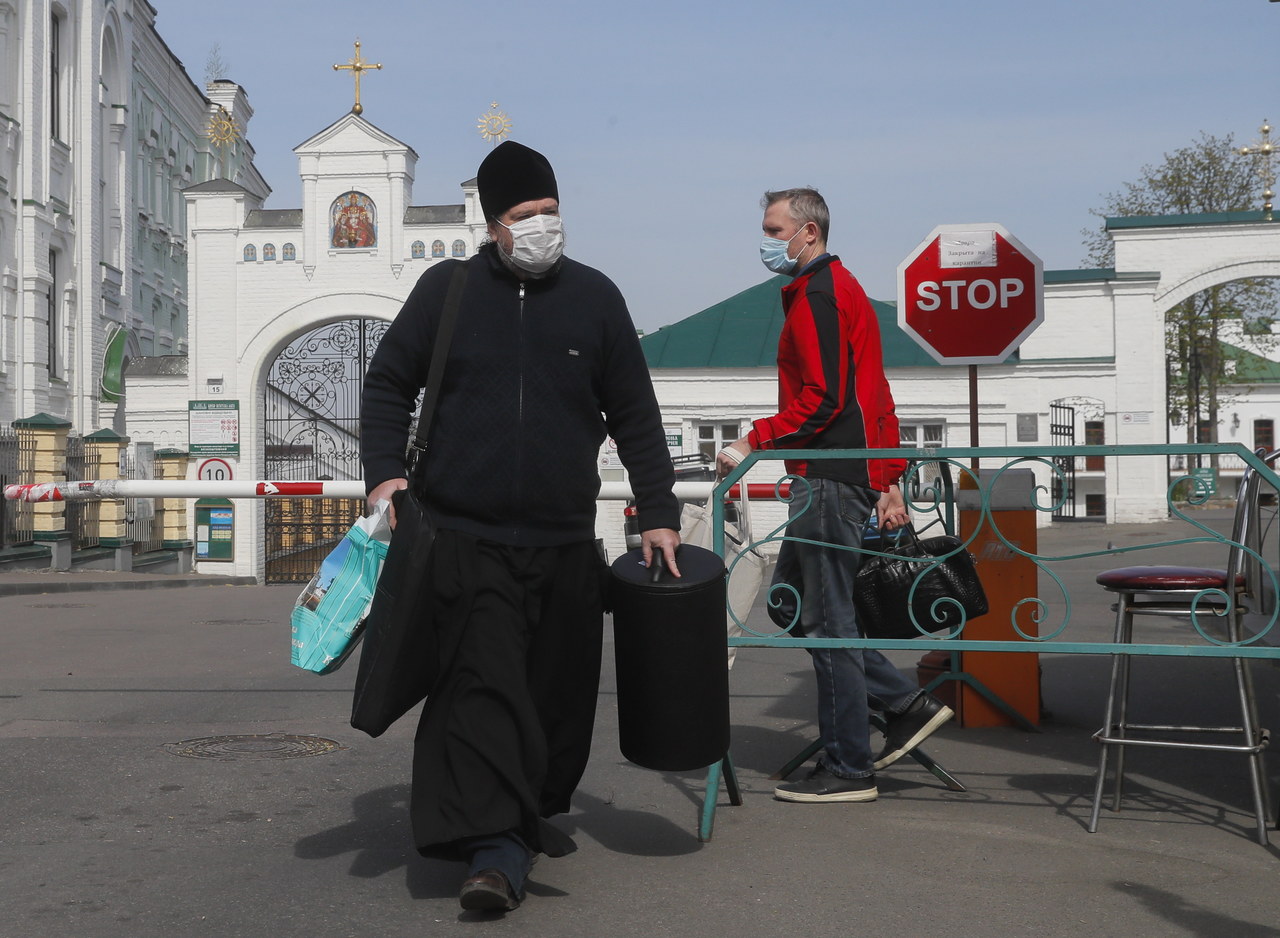 Metropolita Paweł epidemię nazwał "zapłatą za grzechy". Sam został zakażony