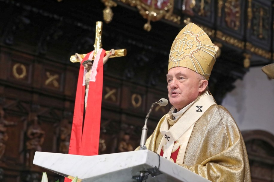Metropolita warszawski kard. Kazimierz Nycz przewodniczy mszy w warszawskiej Bazylice Archikatedralnej św. Jana Chrzciciela / 	Tomasz Gzell    /PAP