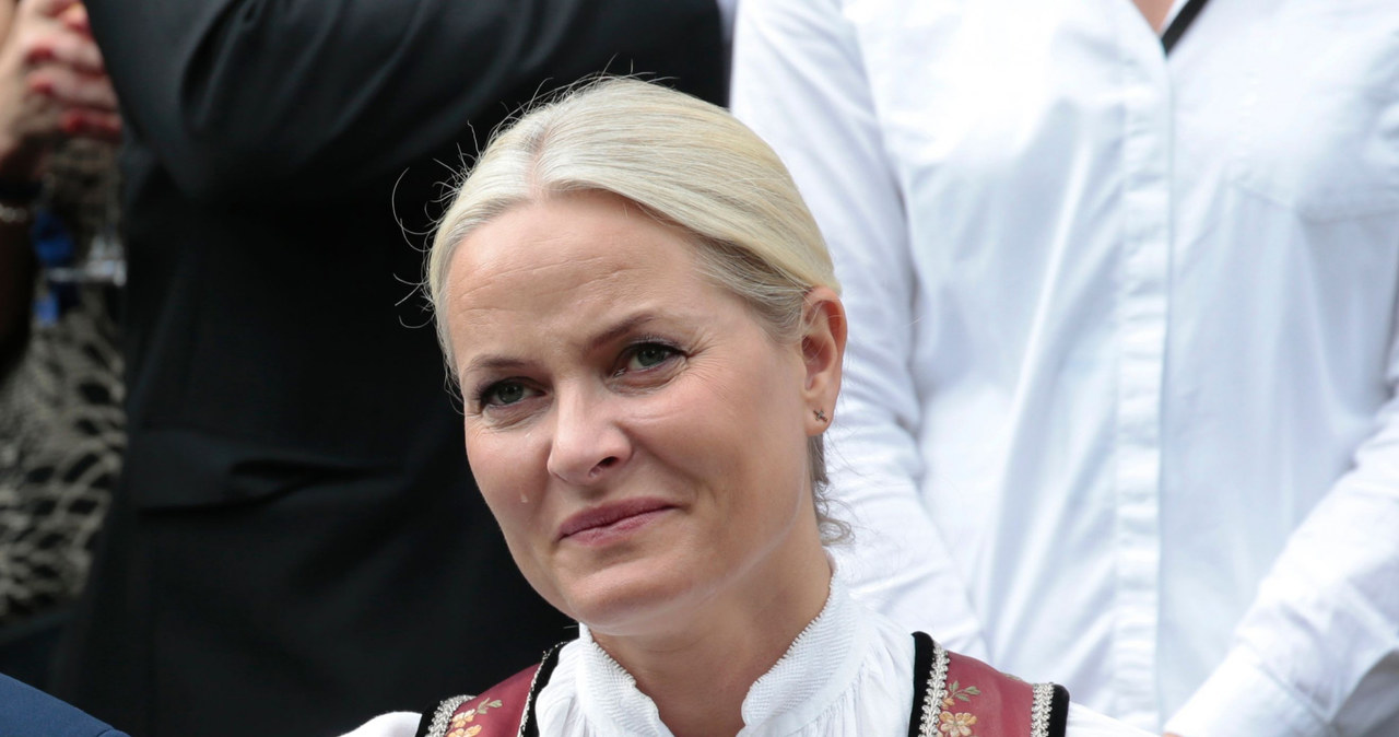 Mette-Marit choruje na samoistne włóknienie płuc /LISE ASERUD/AFP /East News