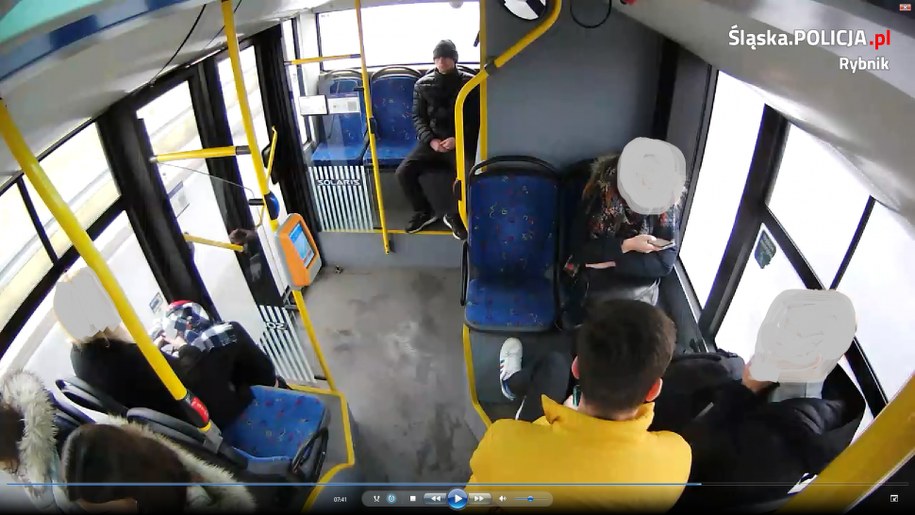 Mężczyzna bez powodu zaczął bić 15-latka /Policja