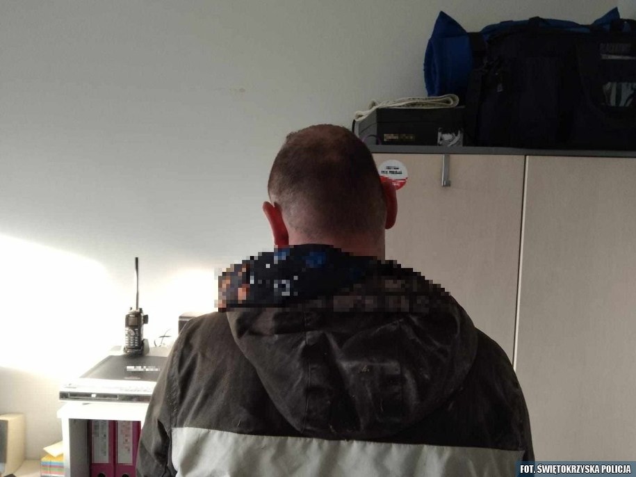 Mężczyzna był poszukiwany listem gończym (fot. KPP w Skarżysku-Kamiennej) /