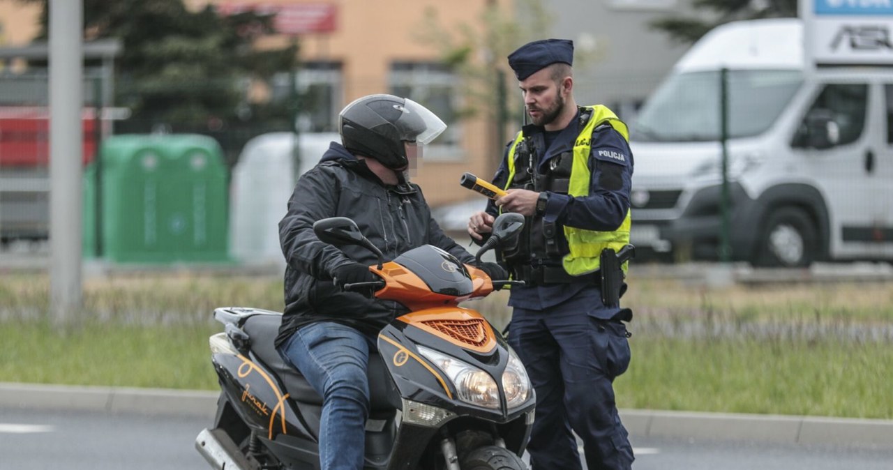 Mężczyzna dostał dożywotni zakaz prowadzenia pojazdów mechanicznych za jazdę po pijanemu. Odzyska prawo jazdy przez błąd sędziego? / zdjęcie poglądowe /PIOTR JEDZURA/REPORTER /Agencja SE/East News