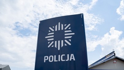 Mężczyzna dźgnięty nożem wpadł na komendę w Szczytnie. Partnerka zatrzymana 