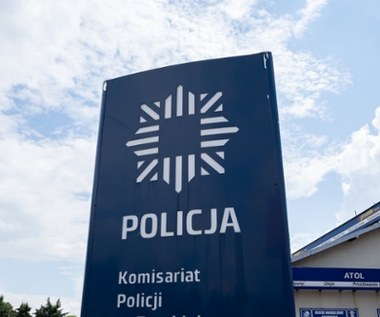 Mężczyzna dźgnięty nożem wpadł na komendę w Szczytnie. Partnerka zatrzymana 