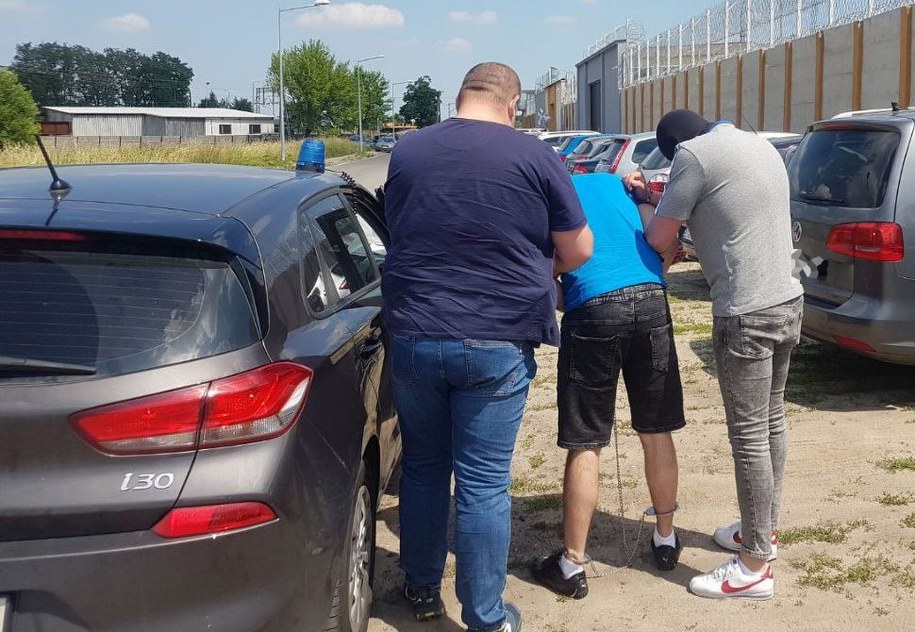 Mężczyzna miał grodzić braciom zabitego 20-latka /Policja Mazowiecka  /