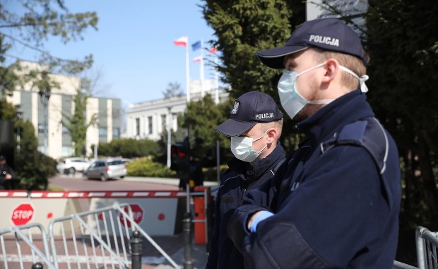 Mężczyzna nie miał gdzie odbyć kwarantanny po powrocie do kraju. Groziła mu grzywna