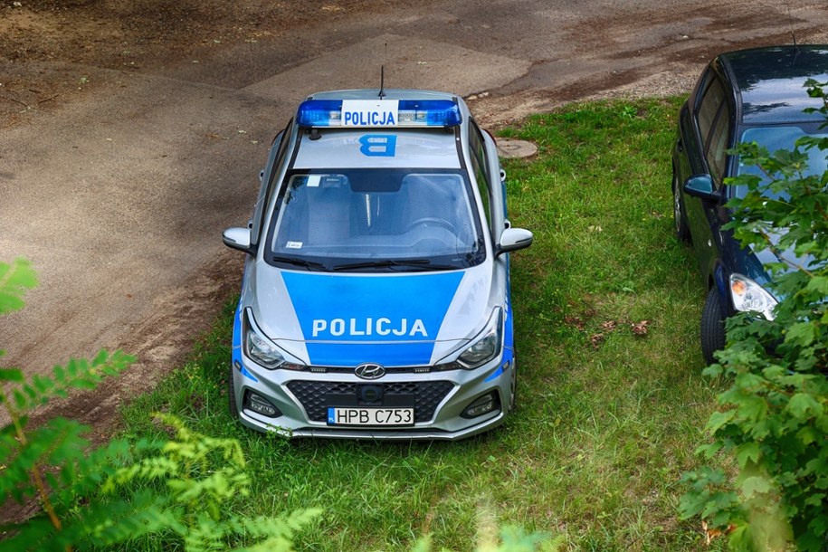 Mężczyzna oddał w kierunku policjantów kilka strzałów /Shutterstock