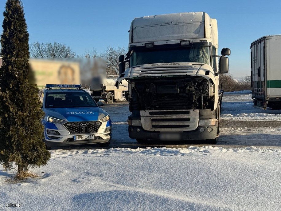 Mężczyzna spędził 3 dni w nieogrzewanym aucie /Policja /