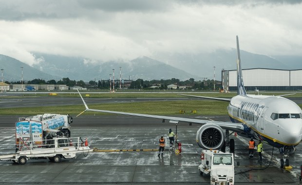 Mężczyzna wciągnięty przez silnik samolotu. Koszmar we Włoszech