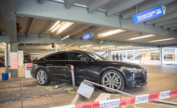 Mężczyzna wjechał autem w ludzi na lotnisku w Niemczech