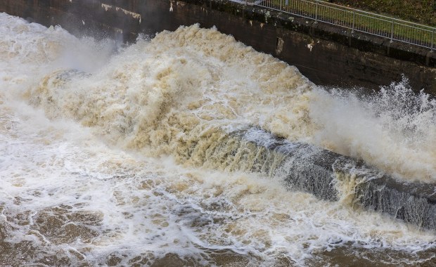 Mężczyzna wpadł do Sanu, porwał go nurt. Akcja ratunkowa na Podkarpaciu
