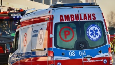 Mężczyzna z raną nogi znaleziony na przystanku w Gdańsku. Policja wyjaśnia incydent