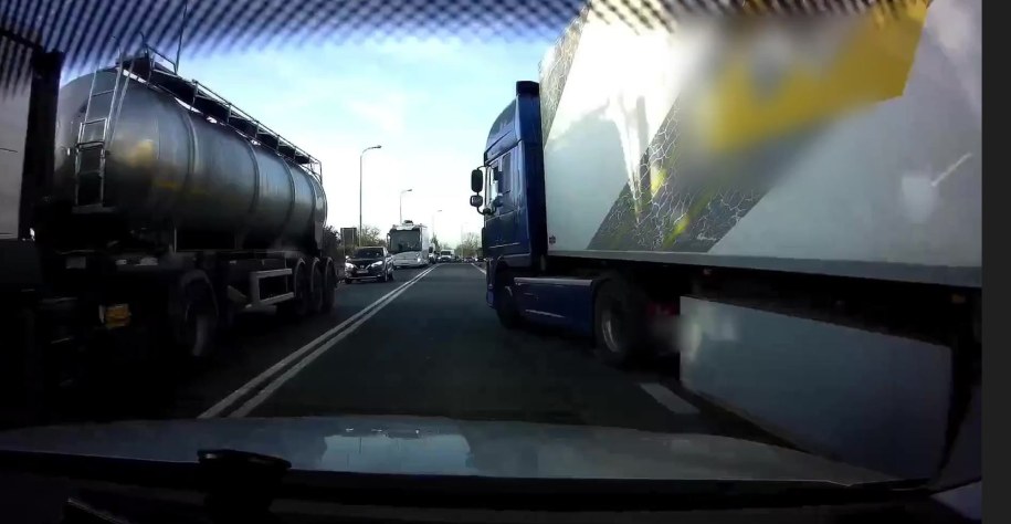 Mężczyzna zajechał drogę innemu kierowcy /Policja