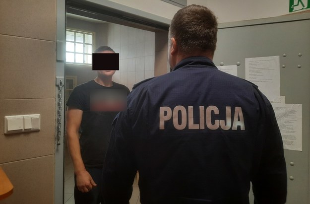 Mężczyzna zatrzymany przez policjantów /KRP IV - Bemowo, Wola /