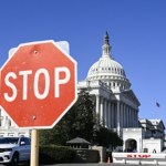 Mężczyzna zatrzymany przez policję Kapitolu. W aucie miał groźne przedmioty