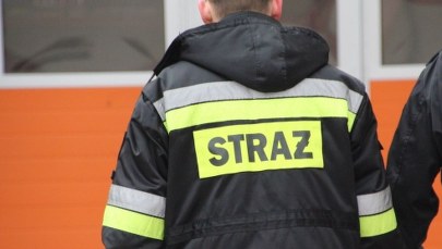 Mężczyzna zbierał resztki paliwa. Wpadł do zbiornika 