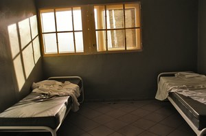 Mężczyzna zmarł w izbie zatrzymań w Legnicy. Miał około trzech promili