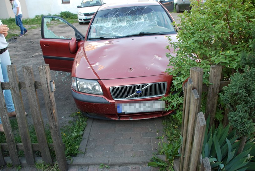 Mężczyzna zostawił kartkę z napisem "Pozdrowienia dla egoistów" /KPP Kościerzyna /