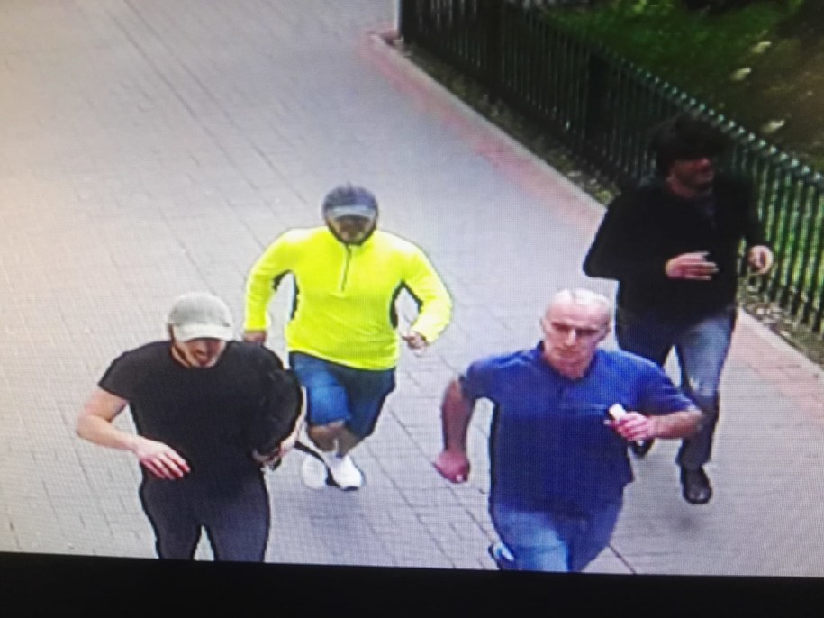 Mężczyźni poszukiwani ws. pobicia policjanta /Policja /RMF FM