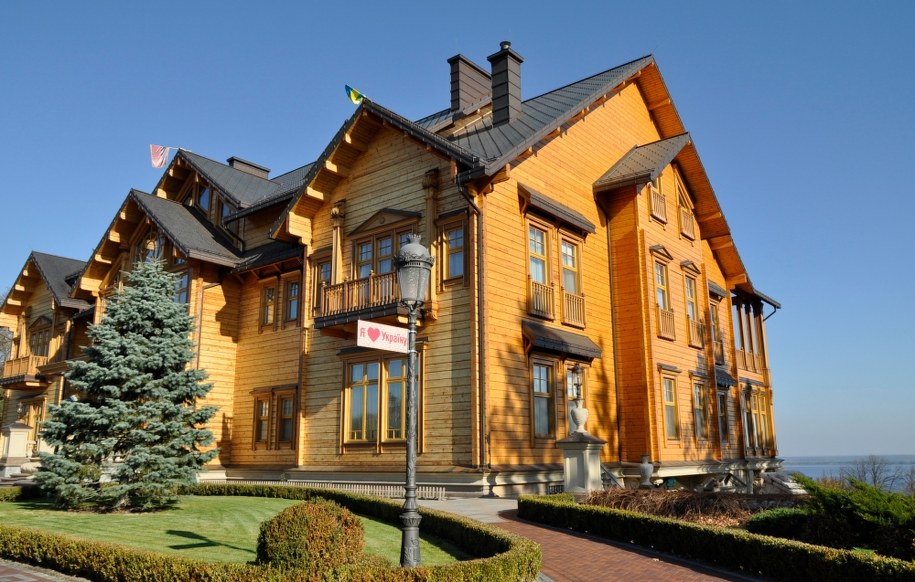 Meżyhiria to 135-hektarowa, otoczona wysokim ogrodzeniem dawna rezydencja państwowa. /Syrucek Milan /PAP/CTK