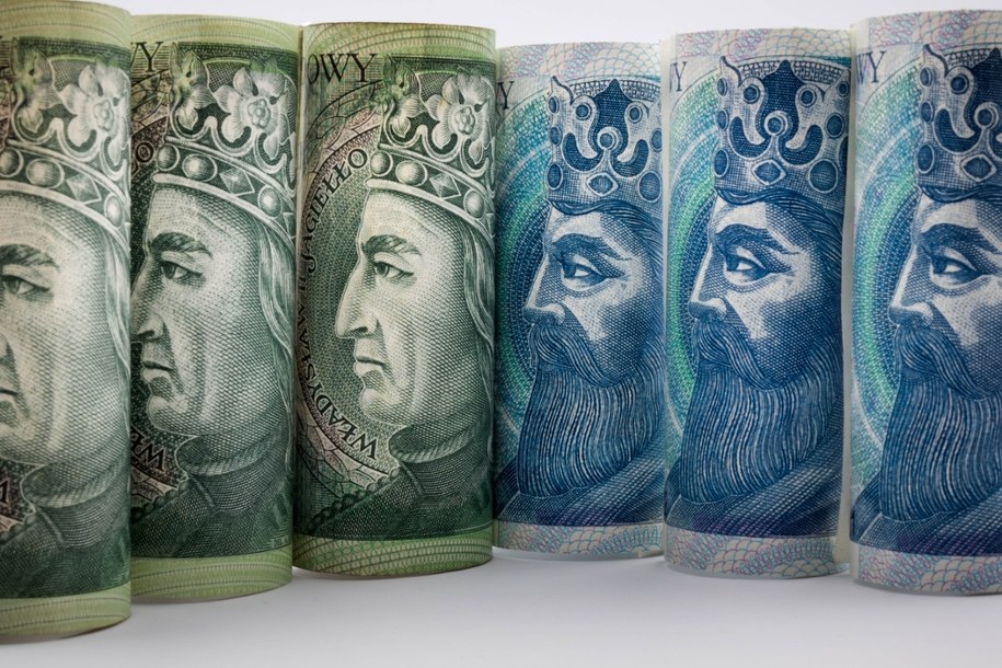 MF oszacowało deficyt budżetu państwa po kwietniu 2026 r. na ok. 89,29 mld zł /Shutterstock