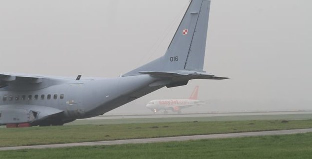 Mgła uziemiła samoloty w kilku portach /Jacek Bednarczyk /PAP