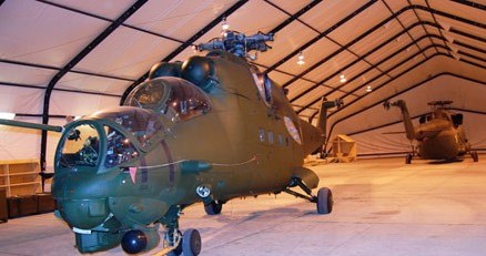 Mi-24 w hangarze w Bagram/fot. PKW ISAF /